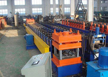 Çin Kolay Kullanımlı Galvanizli Çelik Otoyol Koridor Rulo Şekillendirme Makinesi Tedarikçi